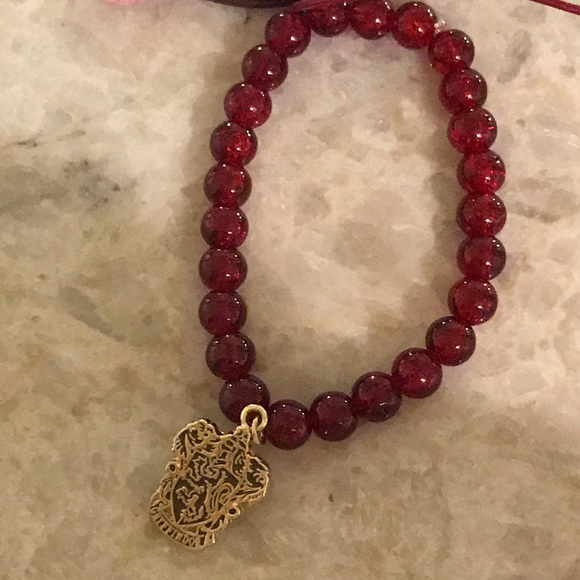 ✨ Harry Potter Gryffindor 4-Piece Bracelet Set – Beaded, Charm & Bangles - Picture 15 of 16